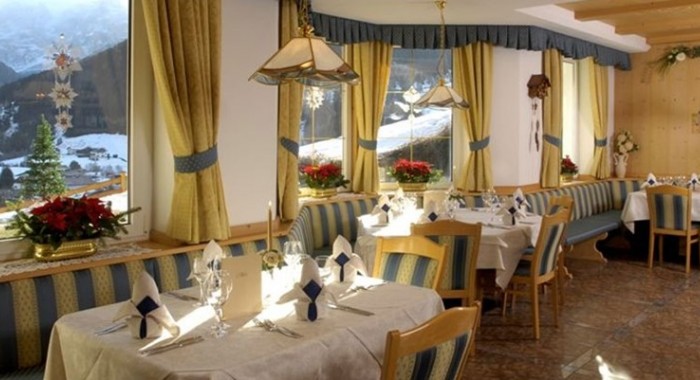 Hotel Rodella, Selva & S.Cristina ski chalet, image 2